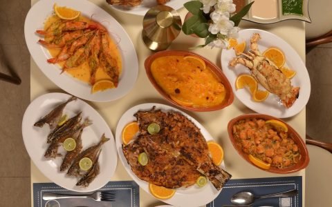 مائدة كاملة من أطباق البصلي